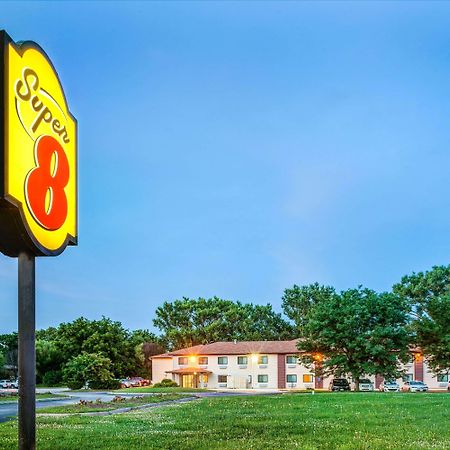 Super 8 By Wyndham Blair Hotel Екстериор снимка