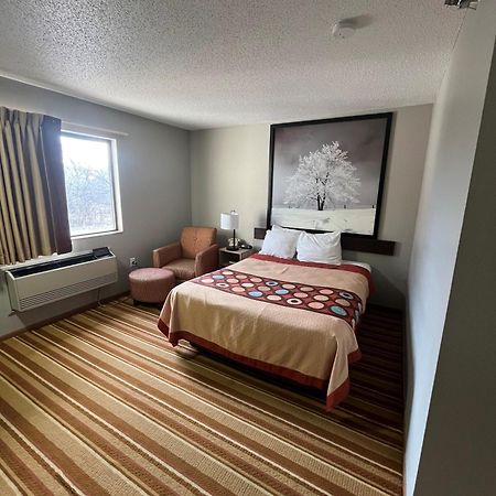 Super 8 By Wyndham Blair Hotel Екстериор снимка
