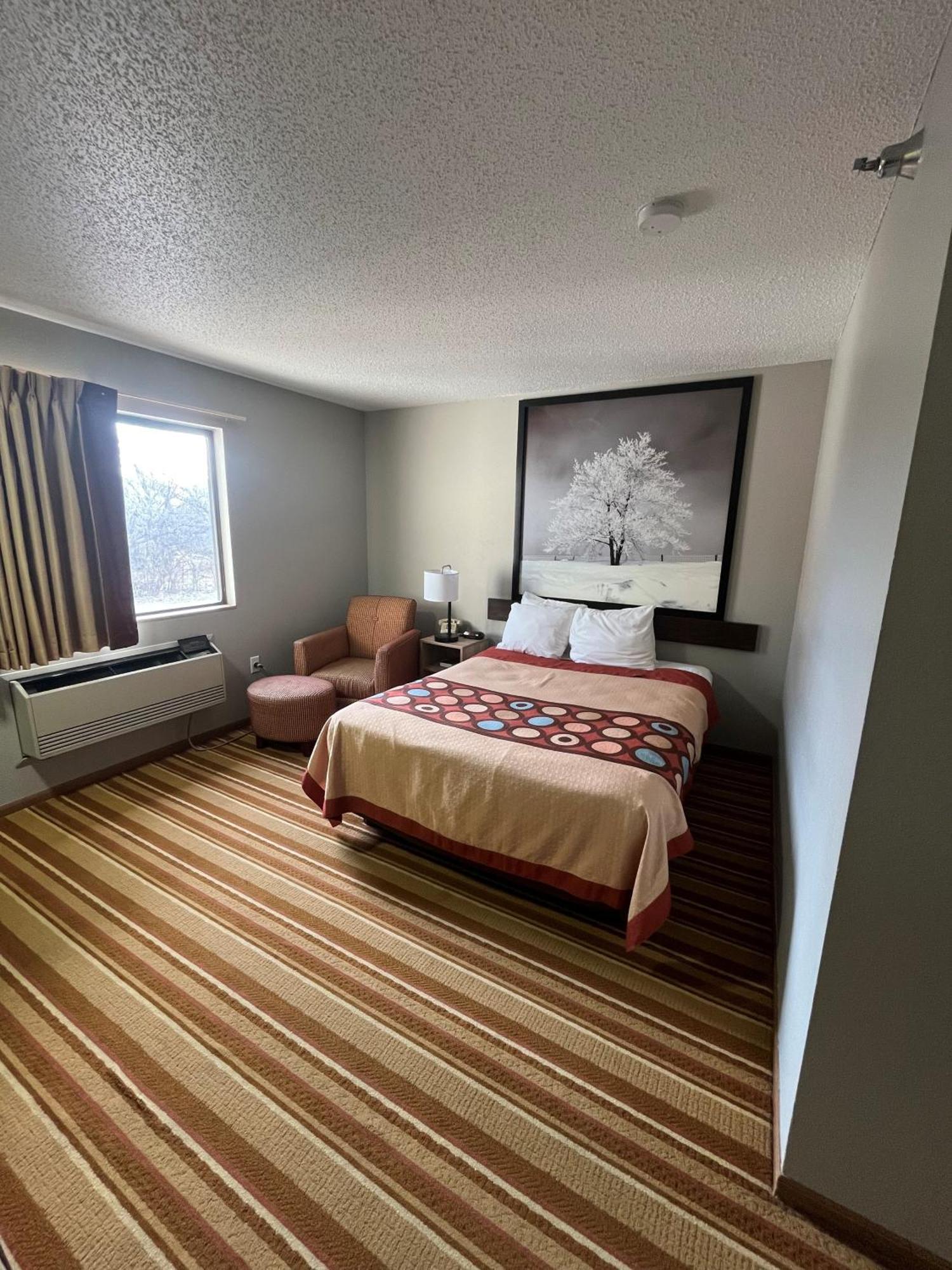 Super 8 By Wyndham Blair Hotel Екстериор снимка