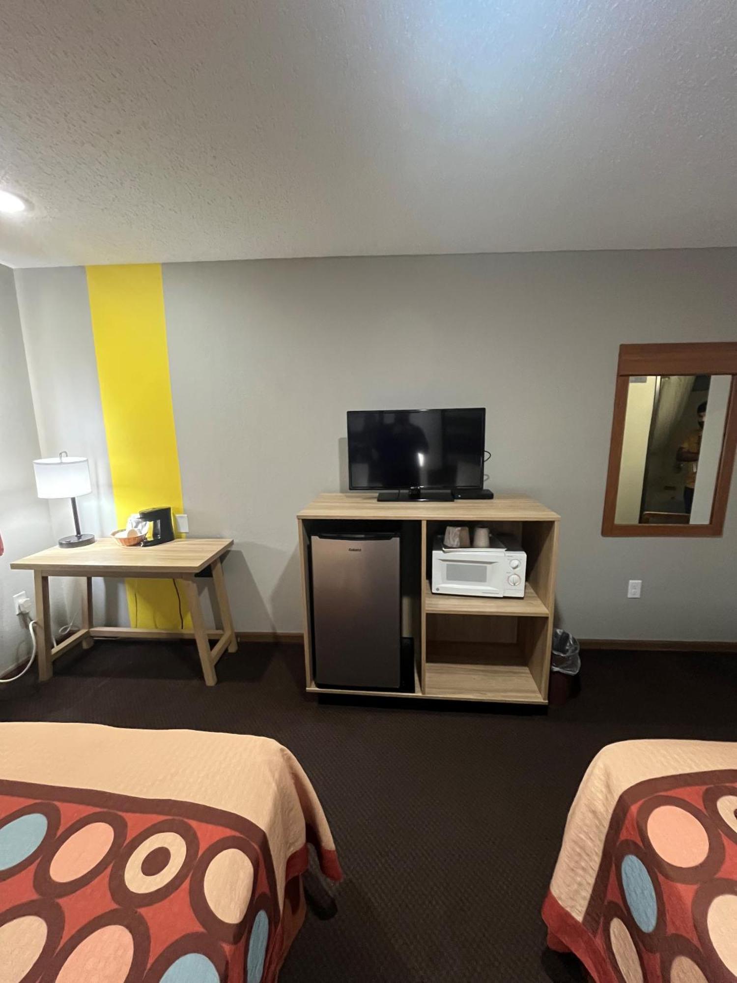 Super 8 By Wyndham Blair Hotel Екстериор снимка