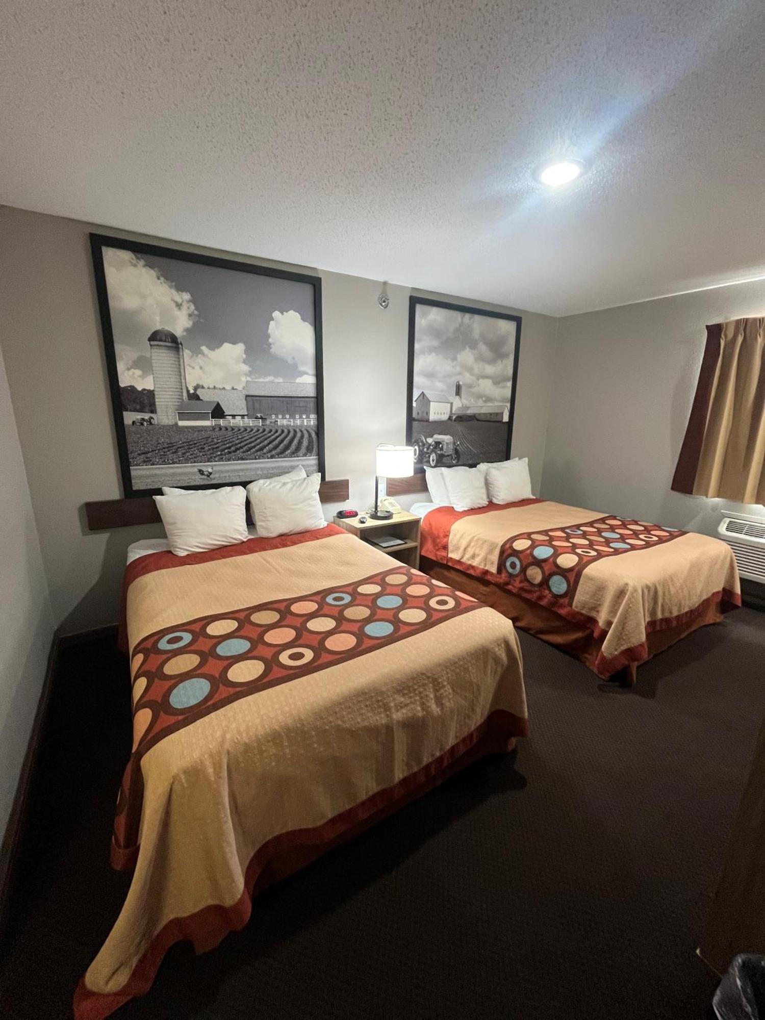 Super 8 By Wyndham Blair Hotel Екстериор снимка