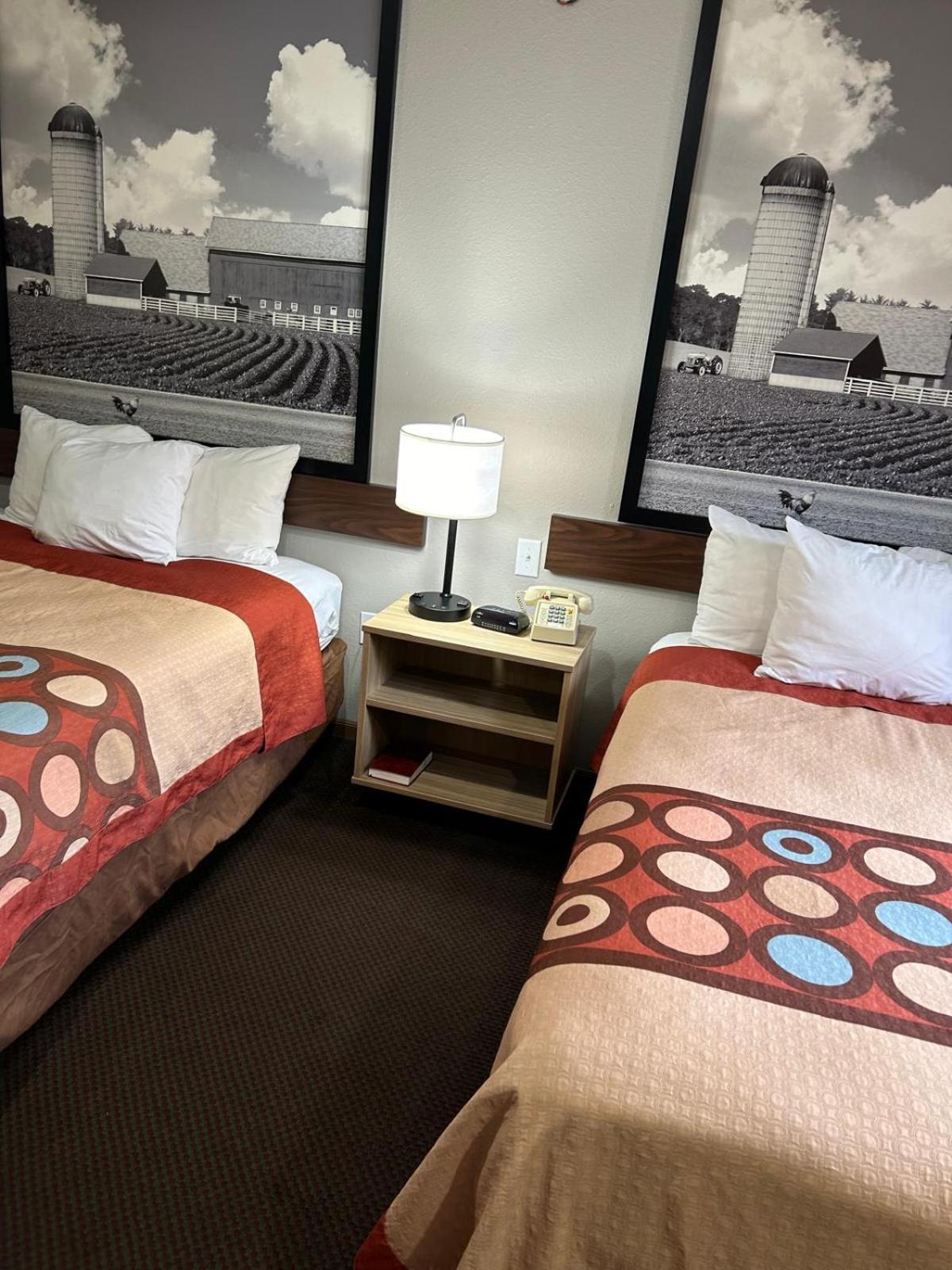 Super 8 By Wyndham Blair Hotel Екстериор снимка