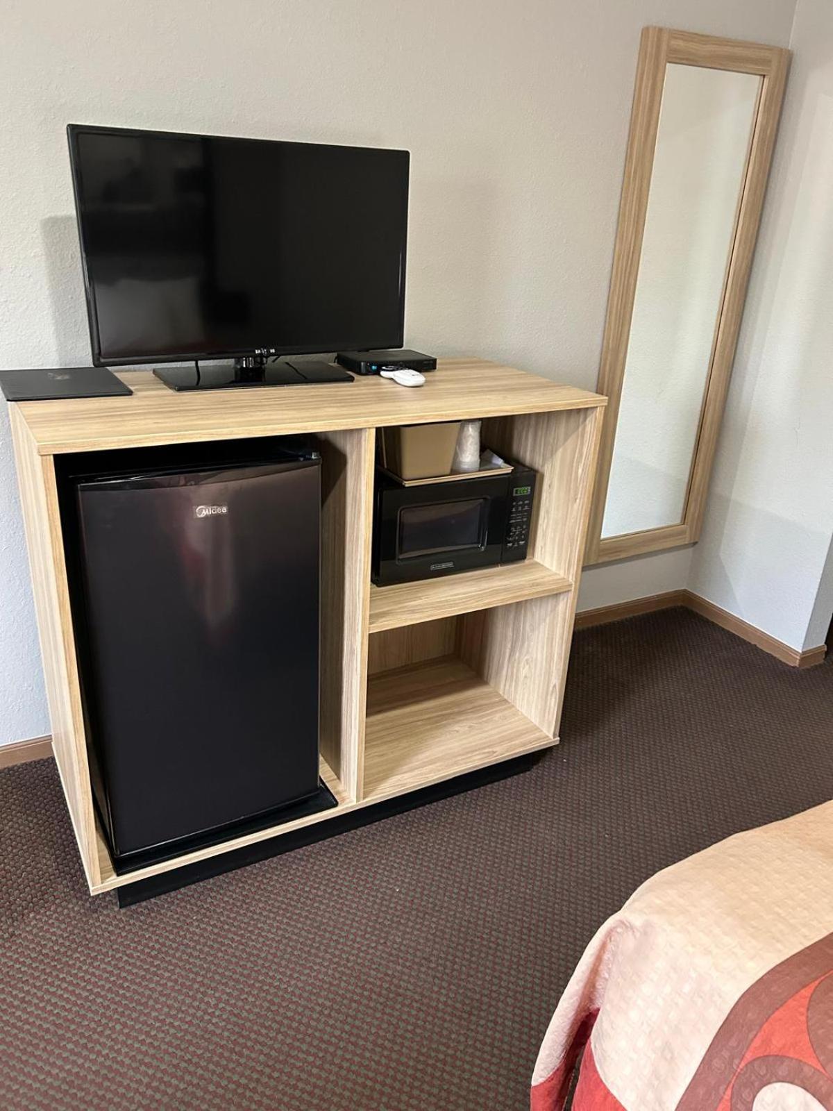 Super 8 By Wyndham Blair Hotel Екстериор снимка